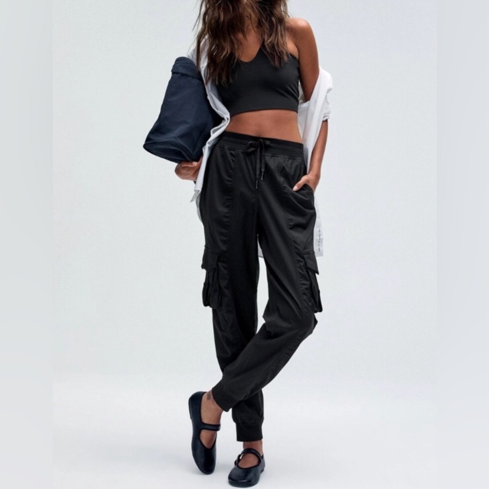 lululemon athletica Black Cargo Jogger Pants Medium M 8 10